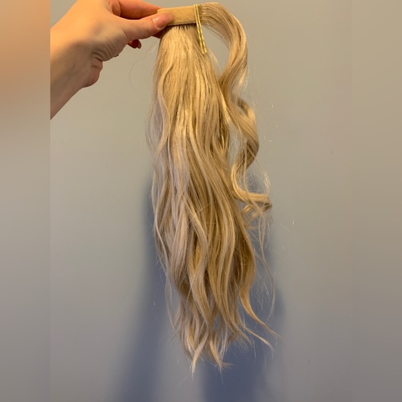 INH blonde synthetic 18” pony - Picture 3 of 6